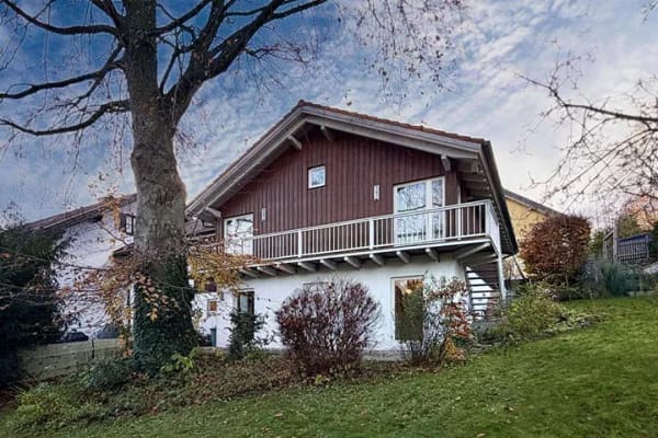 Immobilie in Ebersberg - Moderne Architektur mit Raum, Licht & Schlossblick - Bild 0
