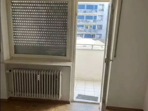 Immobilie in Karlsruhe - 1-Zi.-Wohnung mit Balkon, unvermietet, unrenoviert, nahe Schloss Karlsruhe - Bild 0