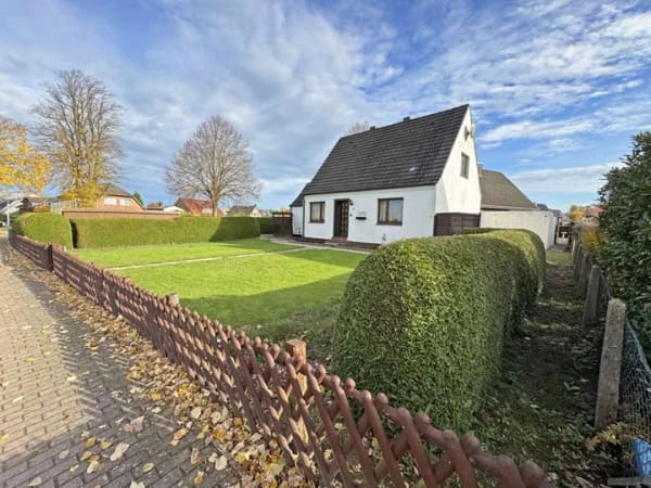 Immobilie in Heidekamp - Heidekamp - renovierungsbedürftiges Einfamilienhaus/ Baugrundstück mit Teilkeller in charmanter Wohn - Bild 0