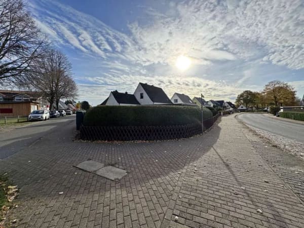 Immobilie in Heidekamp - Heidekamp - renovierungsbedürftiges Einfamilienhaus/ Baugrundstück mit Teilkeller in charmanter Wohn - Bild 2