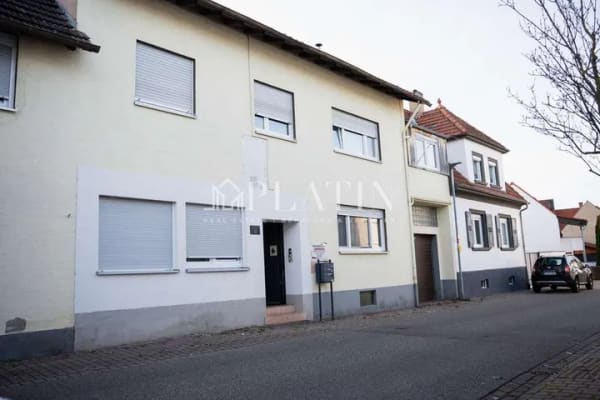Immobilie in Ubstadt-Weiher - Platz für die Familie & kreative Köpfe in Stettfeld: Vielseitiges MFH mit XXL-Dachterrasse - Bild 0