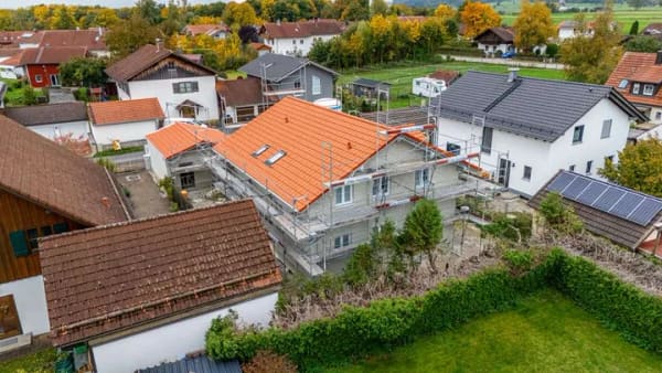 Immobilie in Raisting - Großzügige Erdgeschosswohnung mit Garten in Raisting - Bild 1