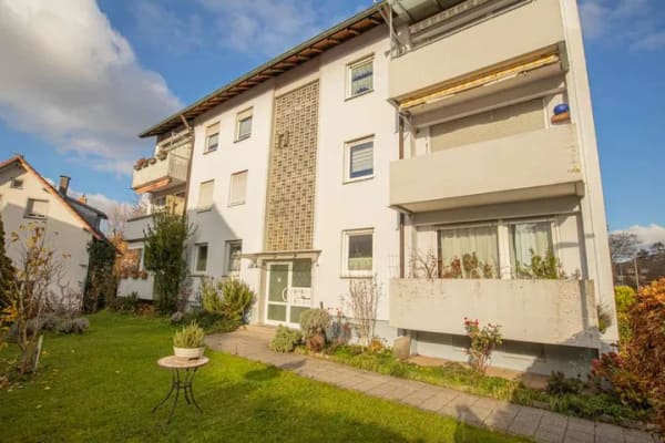 Immobilie in Waldkirch - Bezugsfreie 4-Zimmer-Wohnung mit Carport und Blick auf die Kastelburg - Bild 0