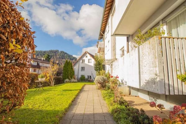 Immobilie in Waldkirch - Bezugsfreie 4-Zimmer-Wohnung mit Carport und Blick auf die Kastelburg - Bild 1