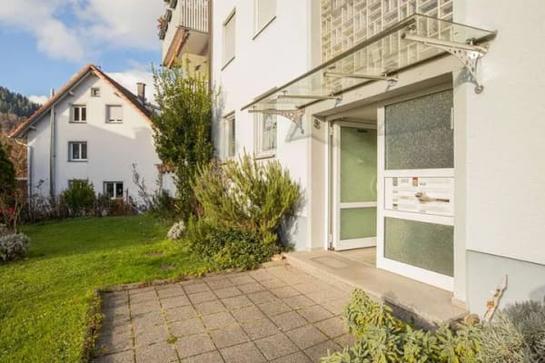 Immobilie in Waldkirch - Bezugsfreie 4-Zimmer-Wohnung mit Carport und Blick auf die Kastelburg - Bild 2