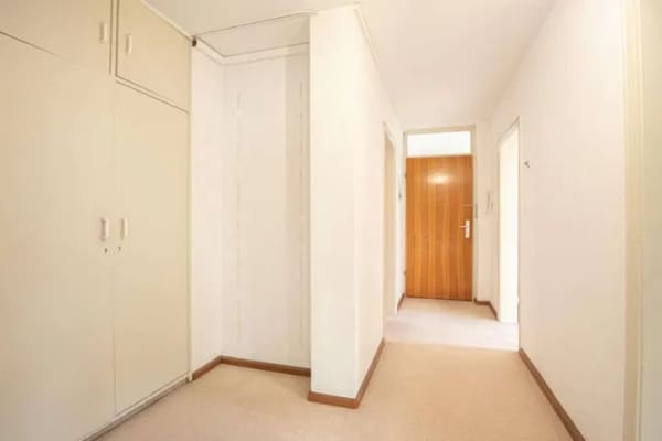 Immobilie in Waldkirch - Bezugsfreie 4-Zimmer-Wohnung mit Carport und Blick auf die Kastelburg - Bild 3