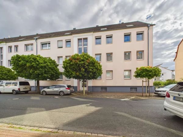 Immobilie in Lehrte - Charmante 4-Zimmer-Wohnung in Lehrte - mit Potenzial zum Wohlfühlen! - Bild 0