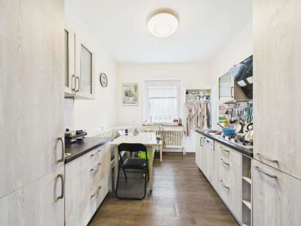 Immobilie in Lehrte - Charmante 4-Zimmer-Wohnung in Lehrte - mit Potenzial zum Wohlfühlen! - Bild 2