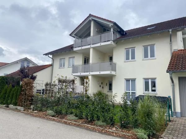 Immobilie in Emmerting - Bezugsfreie 2-Zimmer-Wohnung mit Südost-Loggia in ruhiger Lage! - Bild 0