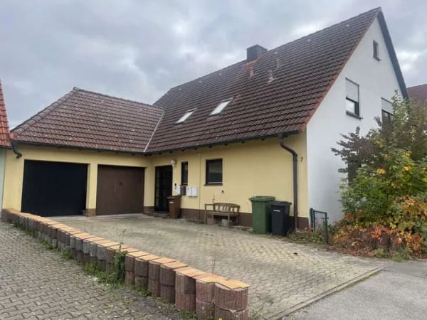 Immobilie in Spalt - Großzügige 105 m² Erdgeschosswohnung mit Garten & Balkon – renovierungsbedürftiges Schmuckstück - Bild 0
