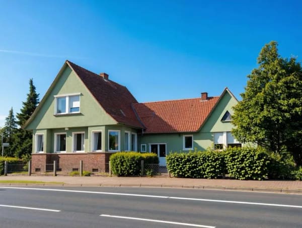 Immobilie in Erlensee - Denkmalgeschütztes & sanierungsbedürftiges Ein-/Zweifamilienhaus in zentraler Lage - Bild 0