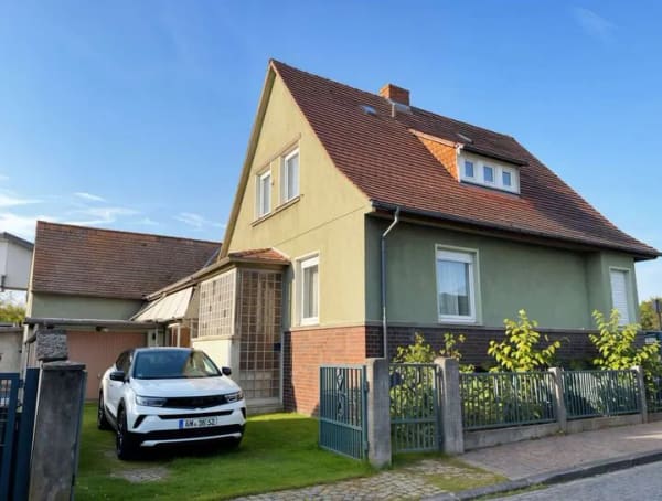Immobilie in Erlensee - Denkmalgeschütztes & sanierungsbedürftiges Ein-/Zweifamilienhaus in zentraler Lage - Bild 1