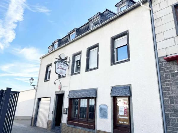 Immobilie in Mayen - 2-Familienhaus mit Gewerbefläche und Garage in der Innenstadt von Mayen - Bild 1
