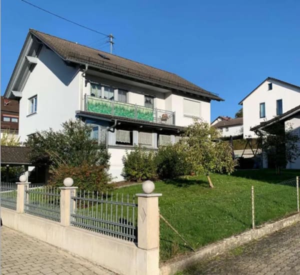 Immobilie in Au in der Hallertau - „HOCHWERTIGES ZFH MIT ZWEI DOPPELGARAGEN“
KAPITALANLAGE / EIGENHEIM IN 84072 AU I. D. HALLERTAU - Bild 1