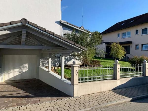 Immobilie in Au in der Hallertau - „HOCHWERTIGES ZFH MIT ZWEI DOPPELGARAGEN“
KAPITALANLAGE / EIGENHEIM IN 84072 AU I. D. HALLERTAU - Bild 3