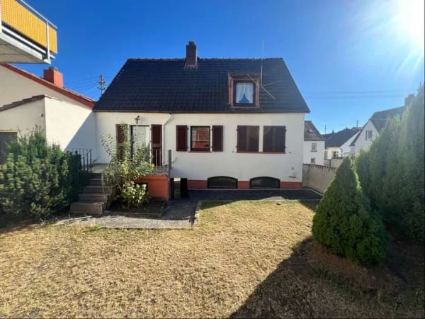 Immobilie in Maikammer - Charmantes Haus mit Garten, Garage und viel Potenzial  - Bild 1