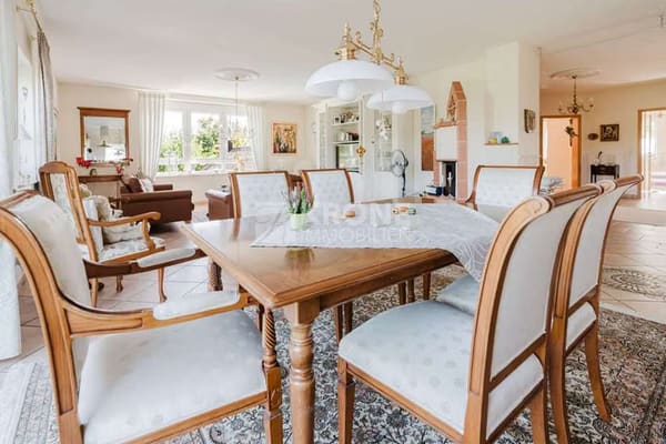 Immobilie in Freckenfeld - Luxus-Zweifamilienhaus mit Pool, Weinbergblick, moderner Technik und 2500m² Grundstück - Bild 2