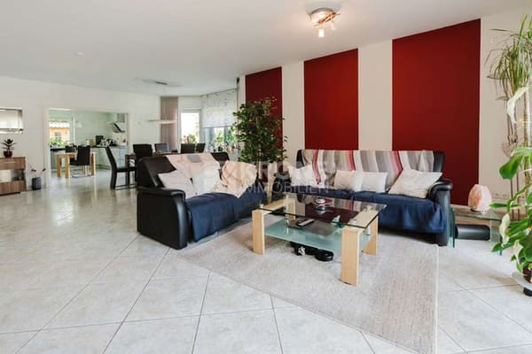 Immobilie in Freckenfeld - Luxus-Zweifamilienhaus mit Pool, Weinbergblick, moderner Technik und 2500m² Grundstück - Bild 3