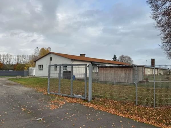 Immobilie in Lübs - Wohnen und zwei Hallen! - Bild 0