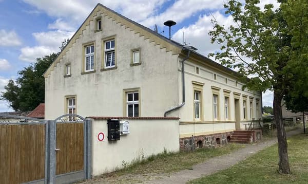 Immobilie in Vielitzsee - Historischer Gutshof mit zwei Baugrundstücke in Vielietzsee - Wohnhaus, Scheunen und Entwicklungspot - Bild 0