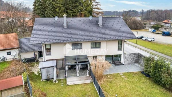 Immobilie in Flintsbach am Inn - Stilvolle Doppelhaushälfte mit durchdachtem Wohnkonzept und Wohlfühlambiente - Bild 0