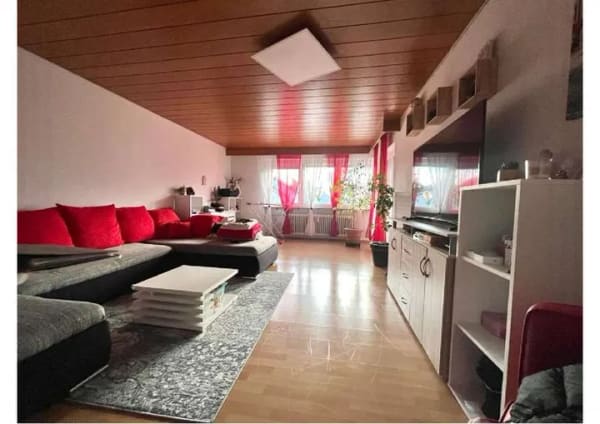 Immobilie in Welzheim - Großzügige und helle 5-Zimmer-Wohnung mit Balkon und eigenem Stellplatz - Bild 1