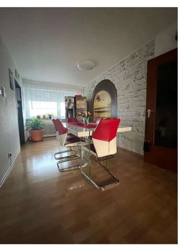 Immobilie in Welzheim - Großzügige und helle 5-Zimmer-Wohnung mit Balkon und eigenem Stellplatz - Bild 2