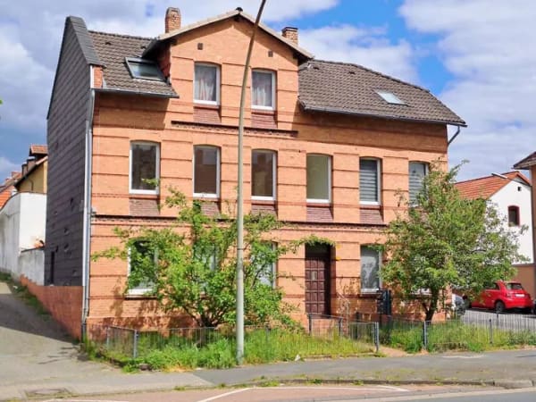 Immobilie in Helmstedt - Ihre Chance unter Verkehrswert: 6-Familienhaus in zentraler Lage! - Bild 1