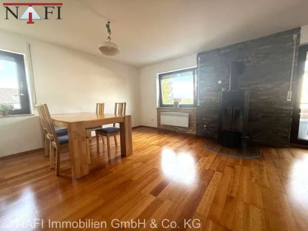 Immobilie in Leutenbach - ++Charmante 3,5-Zimmer-Wohnung mit lichtdurchfluteten Räumen, Garten und Garage in ruhiger Lage++ - Bild 2