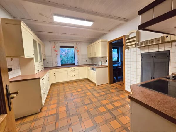 Immobilie in Eggolsheim - Geräumiges Einfamilienhaus mit (min.) 1300 m² Grundstück in Eggolsheim - Bild 1
