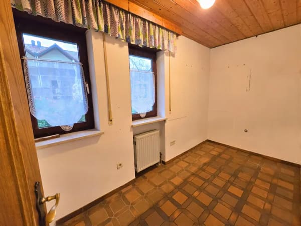 Immobilie in Eggolsheim - Geräumiges Einfamilienhaus mit (min.) 1300 m² Grundstück in Eggolsheim - Bild 2