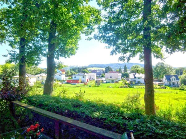 Immobilie in Obergurig - Hornja Hórka - Modernes EFH im Bungalowstil mit Terrasse - Bad mit Wanne und Dusche - Kamin - EBK - Doppelcarport - nahe Bautzen - Bild 1