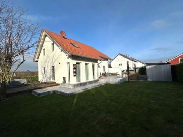 Immobilie in Ohmden - Hochwertiges, energieeffizientes Einfamilienhaus - Ortsrandlage mit Blick ins Grüne - Bild 1