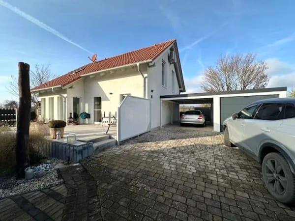 Immobilie in Ohmden - Hochwertiges, energieeffizientes Einfamilienhaus - Ortsrandlage mit Blick ins Grüne - Bild 2