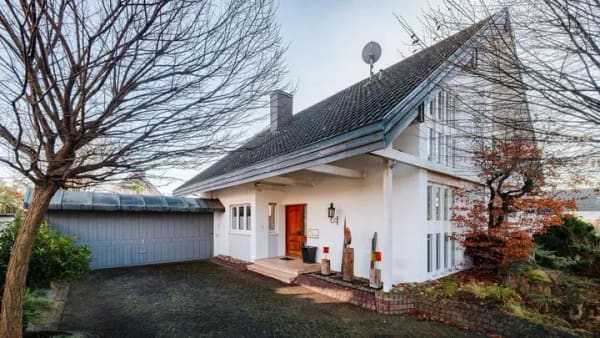 Immobilie in Breisach am Rhein - Vielseitig nutzbares Einfamilienhaus mit Büroeinheit und Einliegerwohnung in Breisach-Hochstetten - Bild 2