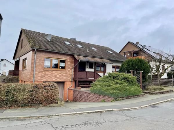 Immobilie in Haina - solides Wohnhaus mit viel Platz - Bild 0