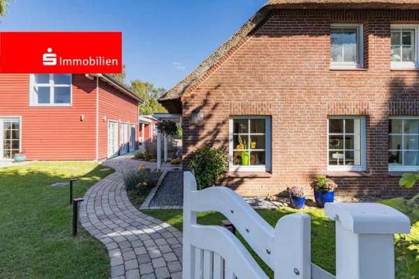 Immobilie in Bösdorf - Charmantes Reetdach-Haus in Alleinlage  - Bild 0