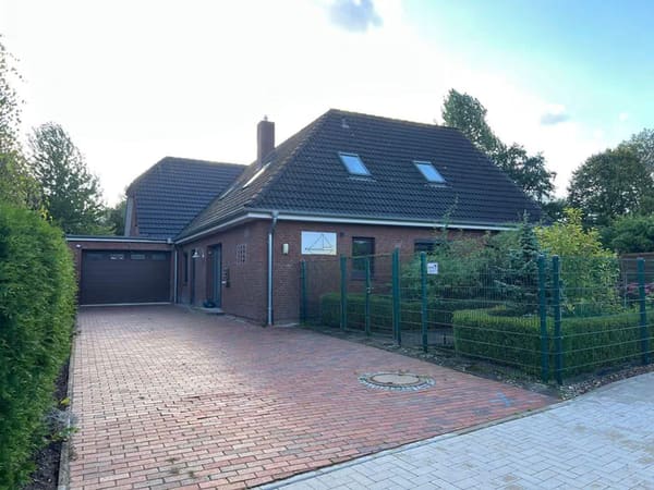 Immobilie in Wittmund - Provisionsfrei: Einfamilienhaus mit Einliegerwohnung und Option auf weitere Wohnung - Bild 1