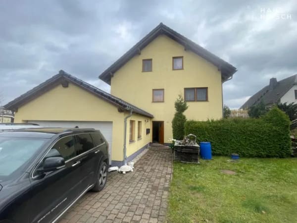 Immobilie in Oberschöna - Großes Einfamilienhaus m Einliegerwohnung gr Garage, Zisterne und Photovoltaik - Bild 0