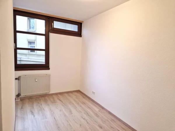 Immobilie in Ludwigshafen am Rhein - Attraktive 1,5-Zimmer-Wohnung mit Aufzug, Keller, Küche und Tiefgarage - Bild 2
