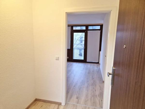 Immobilie in Ludwigshafen am Rhein - Attraktive 1,5-Zimmer-Wohnung mit Aufzug, Keller, Küche und Tiefgarage - Bild 3