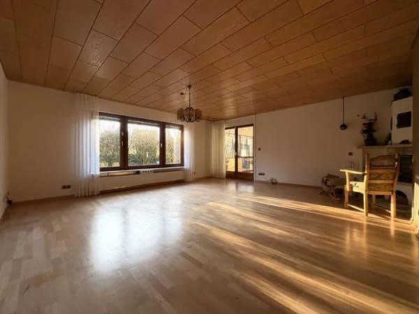 Immobilie in Extertal - Großzügiges Zweifamilienhaus mit Wintergarten - Bild 1