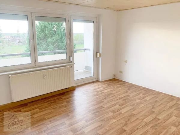 Immobilie in Wülknitz - ***AB SOFORT ZU VERKAUFEN*** 1-Raumwohnung mit großzügigem Balkon, Einbauküche und Tageslichtbad mit Dusche - Bild 0