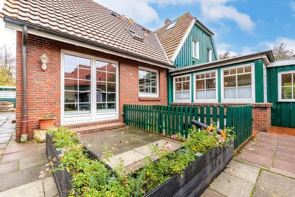 Immobilie in Spiekeroog - Nordseeparadies Spiekeroog: Ferienhaus mit 7 Einheiten – rentabel & charmant - Bild 1