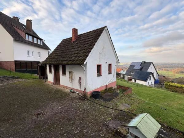 Immobilie in Porta Westfalica - Naturnahes Wohnglück mit Panoramablick: Freistehendes Zweifamilienhaus mit XL-Garten  - Bild 3