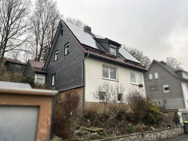 Immobilie in Dietzhölztal - Ewersbach: Siedlungshaus in schöner Wohnlage! - Bild 1