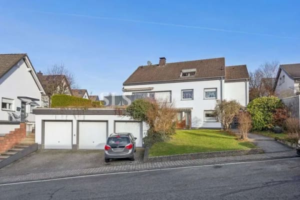 Immobilie in Arnsberg - Wohnen mit Perspektive – große Familienwohnung und zwei Einheiten mit Anlagepotenzial - Bild 0