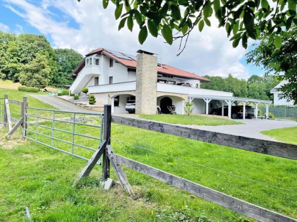 Immobilie in Hosenfeld - Osthessen, Landkreis Fulda, 36154 Hosenfeld, grosses Wohnhaus mit Pferdestall zu verkaufen - Bild 0