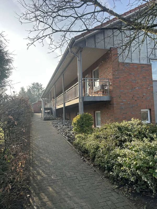 Immobilie in Süderbrarup - Gepflegte 2-Zimmer-Wohnung mit barrierefreiem Zugang, Balkon und Garage in Süderbrarup - Bild 2