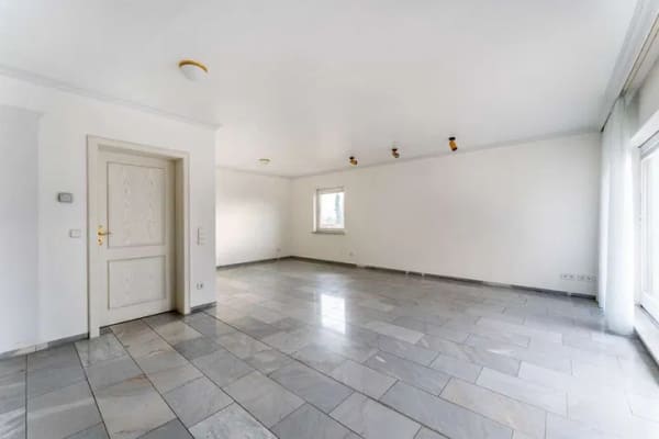 Immobilie in Rielasingen-Worblingen - Großzügige 3-Zimmer Wohnung mit Panorama-Terrasse - Bild 2